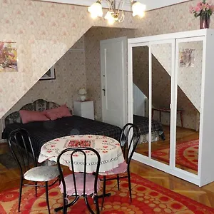 Garibaldi 5 & Apartment Budapest
